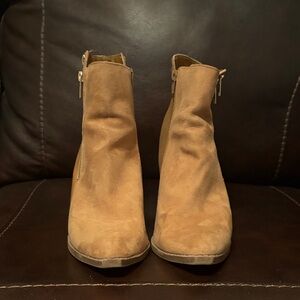Shoe Dazzle Camel Ankle Booties